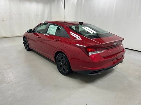 Used 2023 Hyundai Elantra SEL w/ Preferred Accessory Package FWD image 7