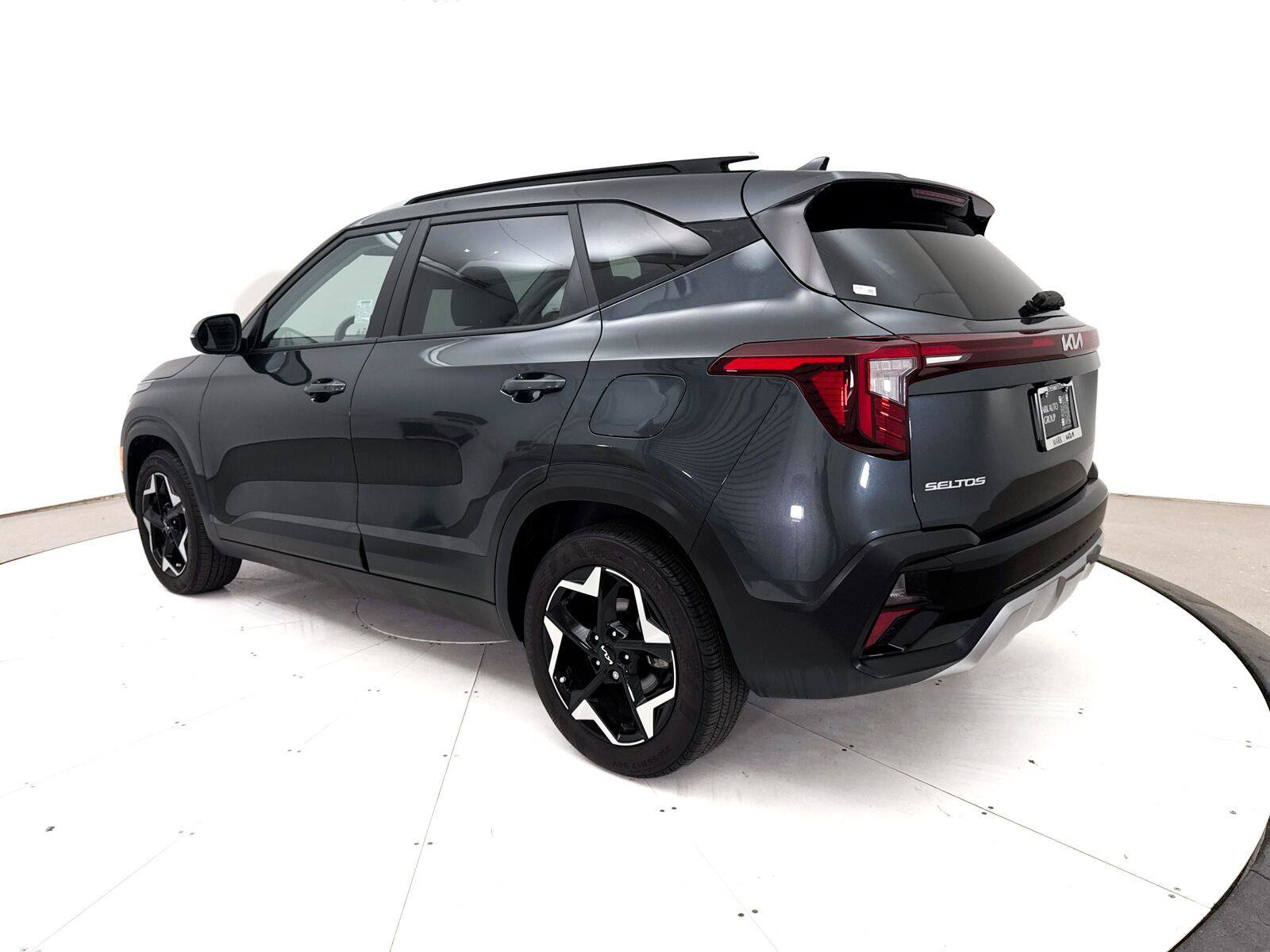 Used 2025 Kia Seltos S FWD image 16