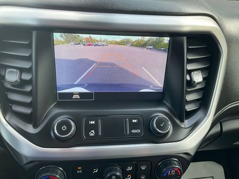 Used 2023 GMC Acadia SLT image 13