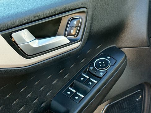 Used 2020 Ford Escape SE Sport image 8