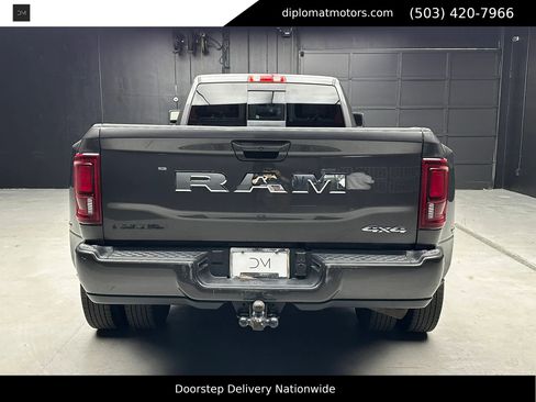 Used 2024 RAM 3500 Tradesman w/ Chrome Appearance Group AWD/4WD image 6