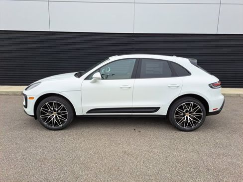 Used 2026 Porsche Macan AWD/4WD image 2