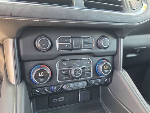 Used 2024 Chevrolet Suburban Premier RWD image 29