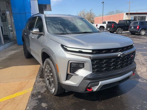 Used 2024 Chevrolet Traverse Z71 w/ Enhanced Driving Package AWD/4WD image 5