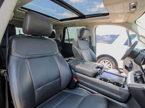 Used 2025 Ford Expedition Active AWD/4WD image 21