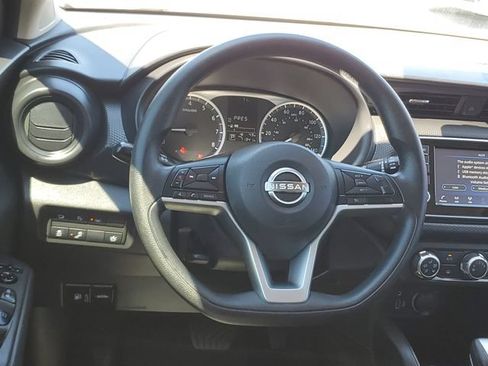 Used 2022 Nissan Kicks S FWD image 10