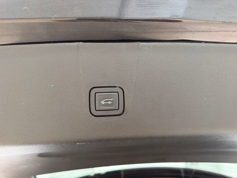 Certified 2023 Chevrolet Traverse High Country w/ LPO, Floor Liner Package AWD/4WD image 11