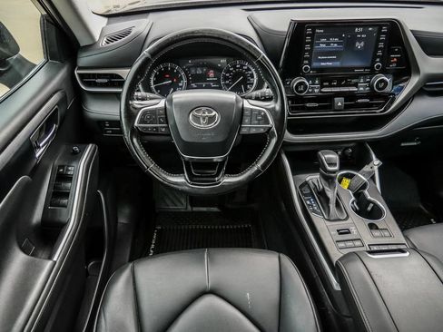 Used 2021 Toyota Highlander XLE AWD/4WD image 46