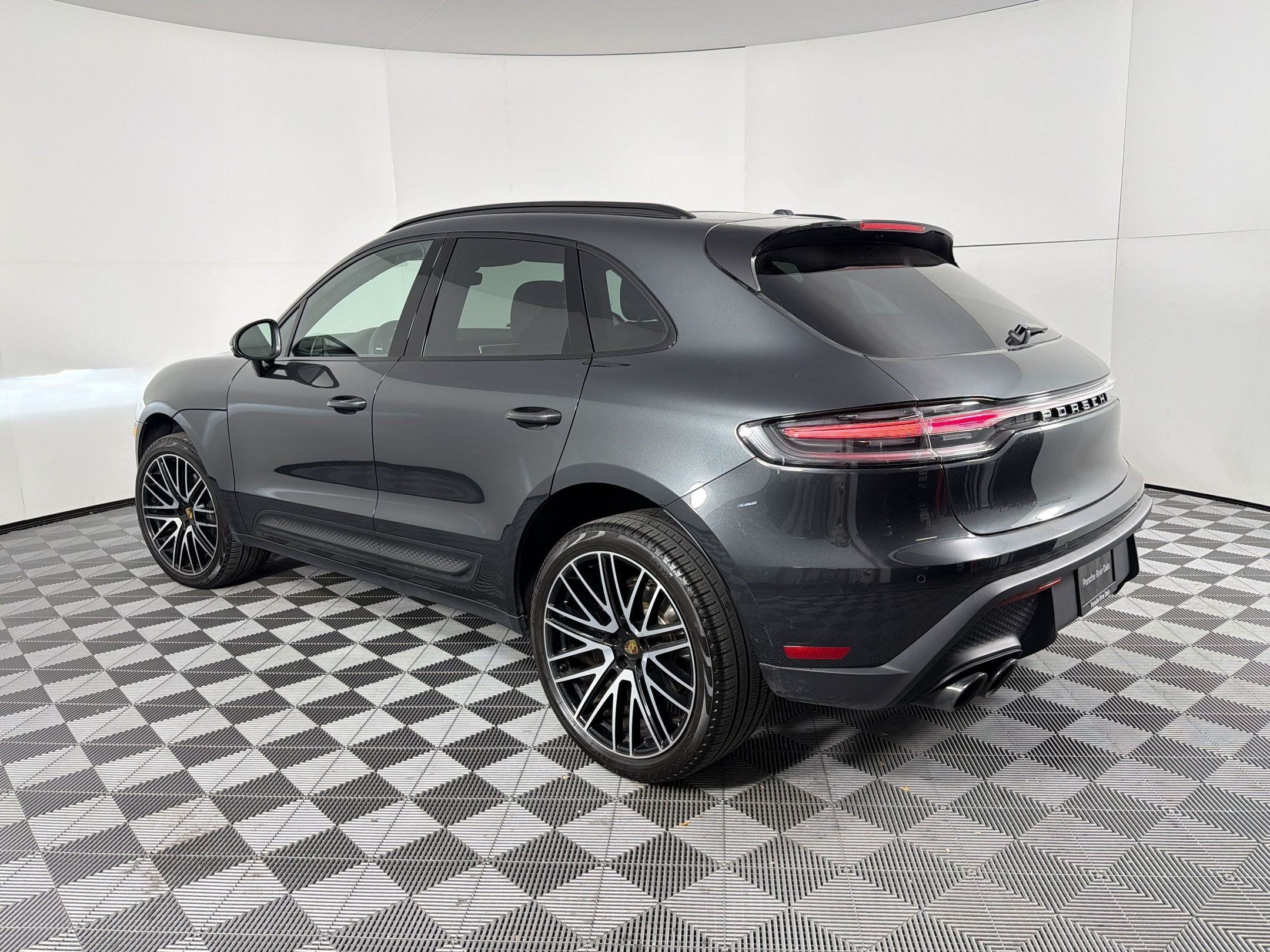 Certified 2026 Porsche Macan AWD/4WD image 3