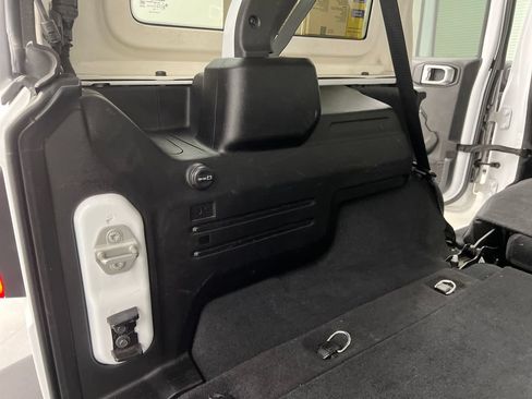Used 2024 Jeep Wrangler Unlimited Rubicon AWD/4WD image 37