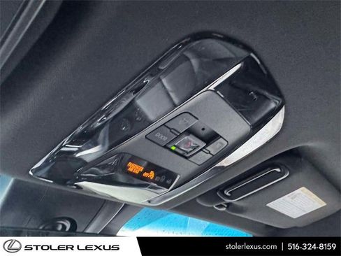 Used 2023 Toyota Venza Limited image 36