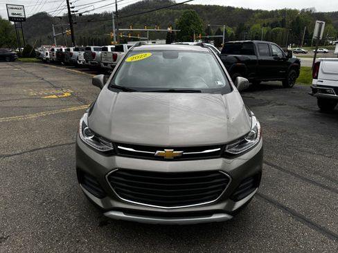 Used 2022 Chevrolet Trax LT w/ LT Convenience Package AWD/4WD image 3