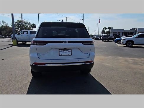 Used 2024 Jeep Grand Cherokee Limited w/ Luxury Tech Group II image 34