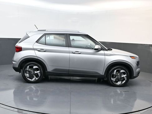 Certified 2025 Hyundai Venue SEL image 3