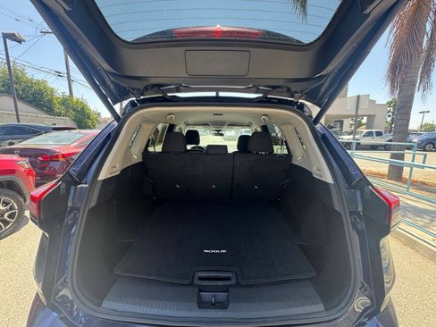 Used 2025 Nissan Rogue SV FWD image 28