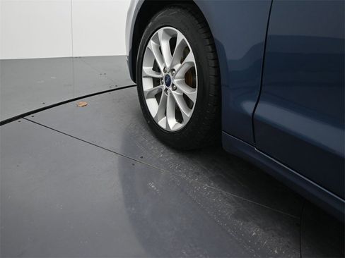 Used 2019 Ford Fusion SE image 12