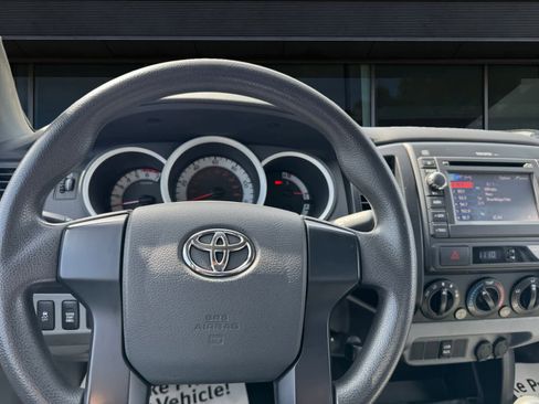 Used 2013 Toyota Tacoma 4x4 Regular Cab image 3