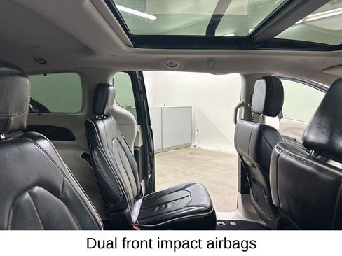 Used 2022 Chrysler Pacifica Limited FWD image 27