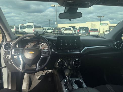Used 2025 Chevrolet Blazer LT image 33