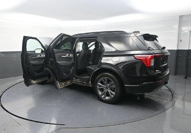 Used 2025 Ford Explorer Active w/ Active Comfort Package AWD/4WD image 43
