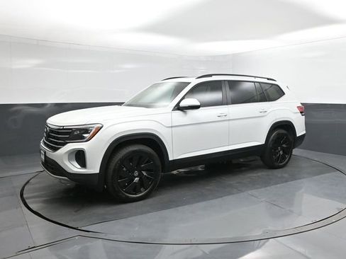 New 2026 Volkswagen Atlas SE image 1