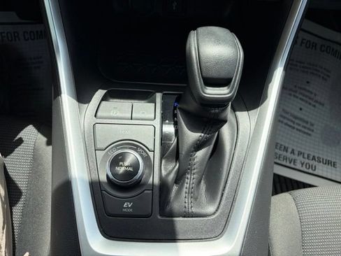 Used 2022 Toyota RAV4 LE AWD/4WD image 24