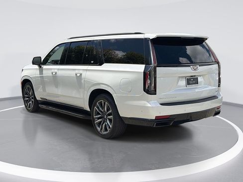 Used 2022 Cadillac Escalade ESV Sport w/ Touring Package AWD/4WD image 4