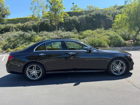 Used 2017 Mercedes-Benz E 300 4MATIC image 6