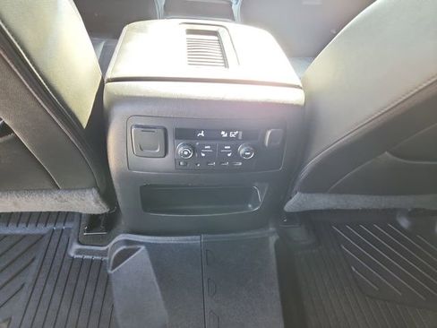 Used 2018 Chevrolet Tahoe Premier AWD/4WD image 13