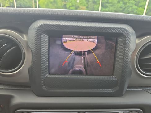 Used 2018 Jeep Wrangler Unlimited Sport S AWD/4WD image 16