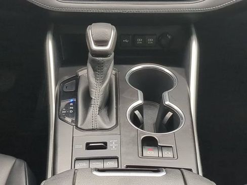 Used 2020 Toyota Highlander XLE AWD/4WD image 18