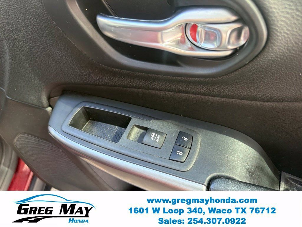 Used 2021 Jeep Cherokee Latitude FWD image 28