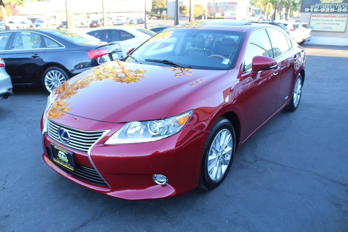 Used 2015 Lexus ES 300h w/ Navigation System Package FWD image 4