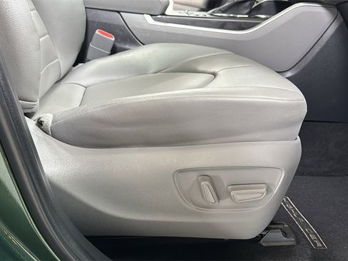 Used 2023 Toyota Highlander XLE image 21