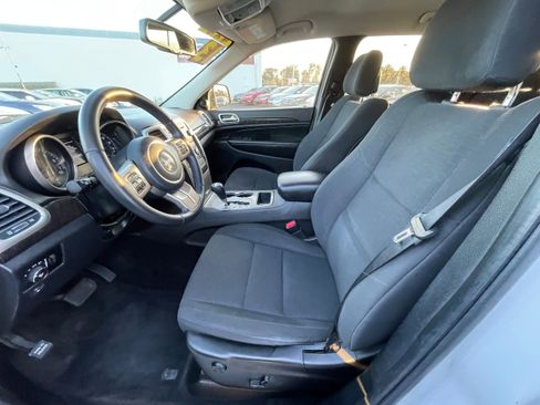 Used 2013 Jeep Grand Cherokee Laredo w/ Laredo E Group image 12