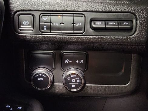 Used 2021 GMC Yukon XL Denali RWD image 42