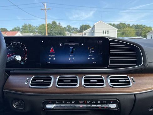 Certified 2025 Mercedes-Benz GLS 450 4MATIC image 23