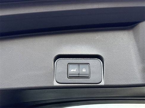 Used 2023 Nissan Rogue SL image 16