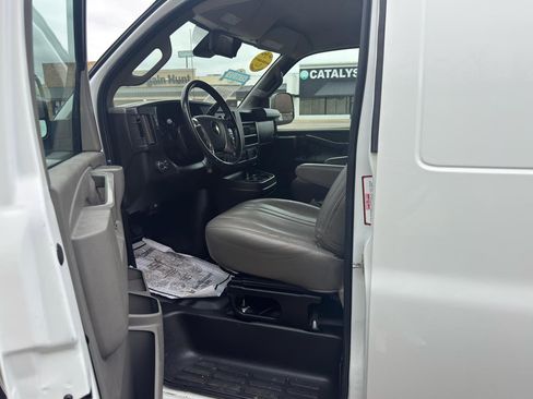 Used 2019 Chevrolet Express 3500 w/ Driver Convenience Package RWD image 13