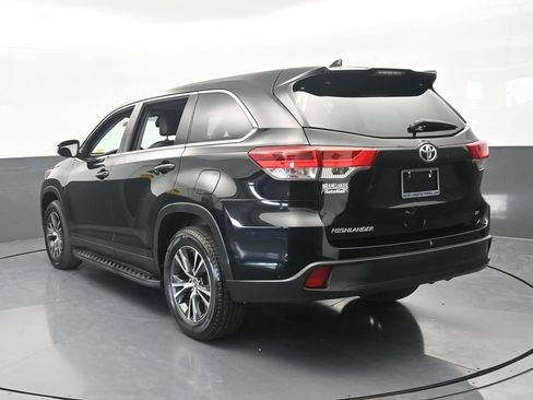 Used 2019 Toyota Highlander Plus FWD image 4