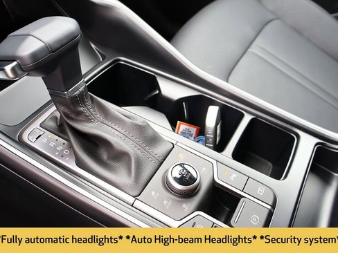 Used 2025 Kia Sorento S image 11