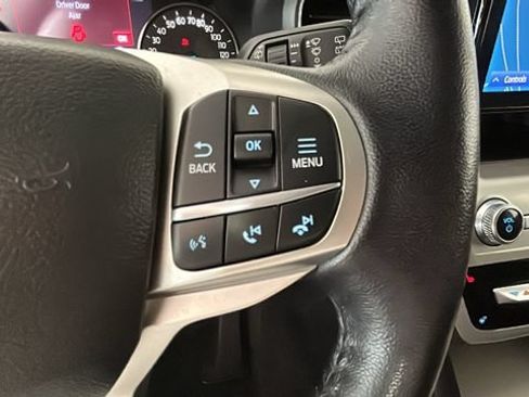 Used 2022 Ford Explorer XLT AWD/4WD image 17