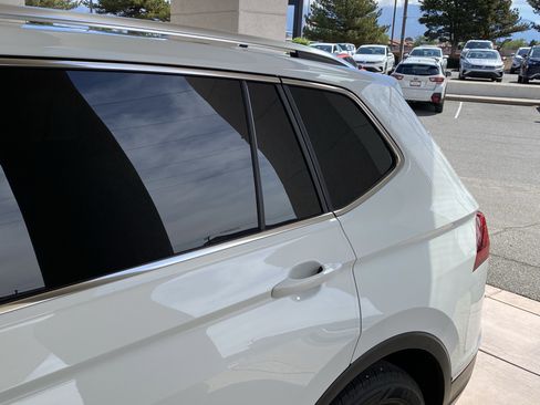 Used 2022 Volkswagen Tiguan SE w/ Panoramic Sunroof Package FWD image 55