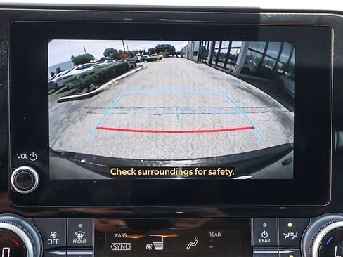 Used 2024 Toyota Highlander LE FWD image 47