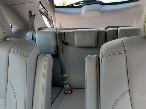 Used 2019 Toyota Highlander XLE image 11