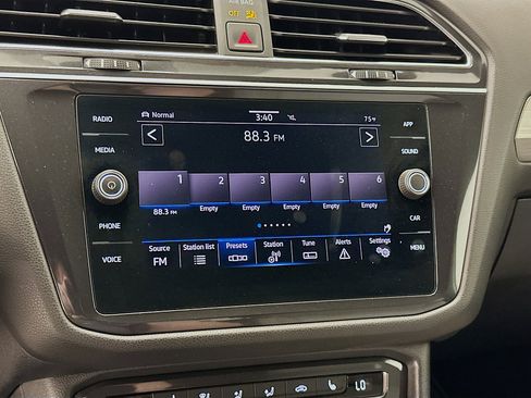 Used 2021 Volkswagen Tiguan SE R-Line image 21