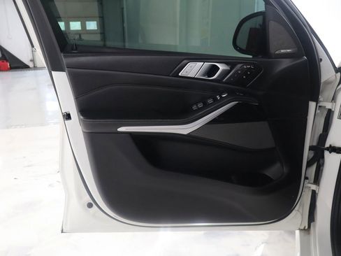Used 2019 BMW X7 xDrive50i w/ M Sport Package AWD/4WD image 10