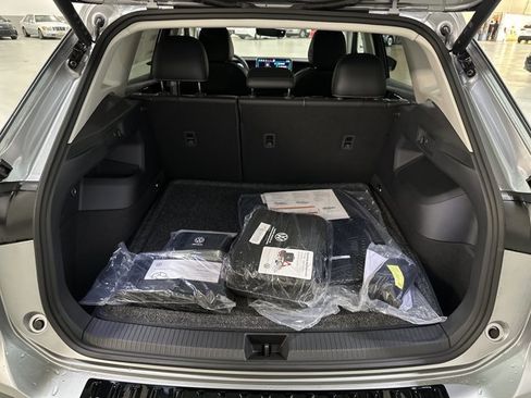 New 2026 Volkswagen Tiguan SE image 12