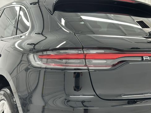 Certified 2025 Porsche Macan image 18