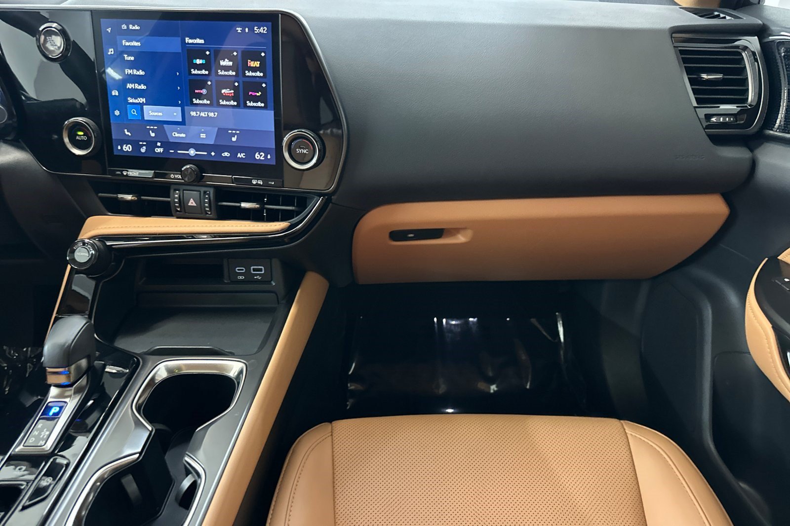 Used 2024 Lexus NX 250 FWD w/ Cold Area Package image 31